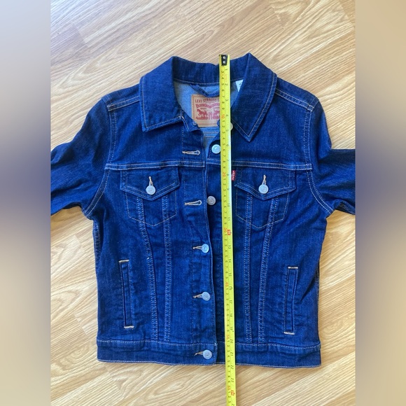 Levi’s dark wash size small Jean jacket - Picture 9 of 10